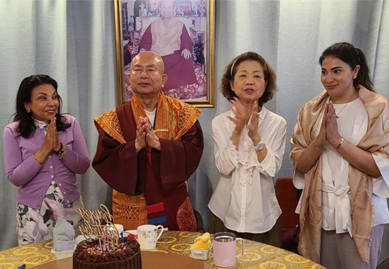 Lotus Manisha's Responses From Reciting The True Buddha Sutra To Solve Family Politics